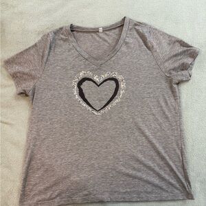 ♥️ Gray Glitter Heart Graphic T-Shirt size XL